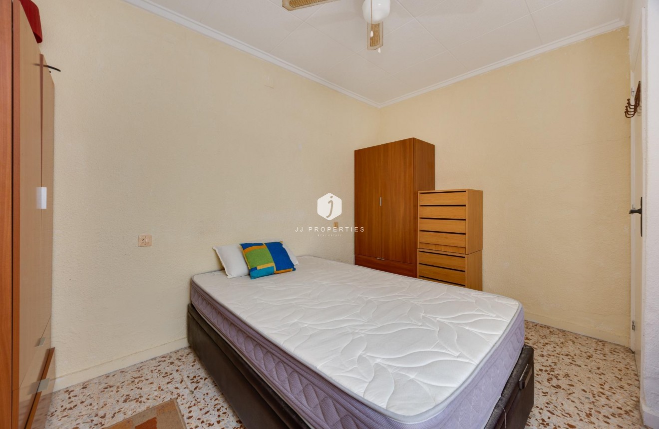 Z drugiej ręki - Szalet -
Torrevieja - La Siesta - El Salado - Torreta