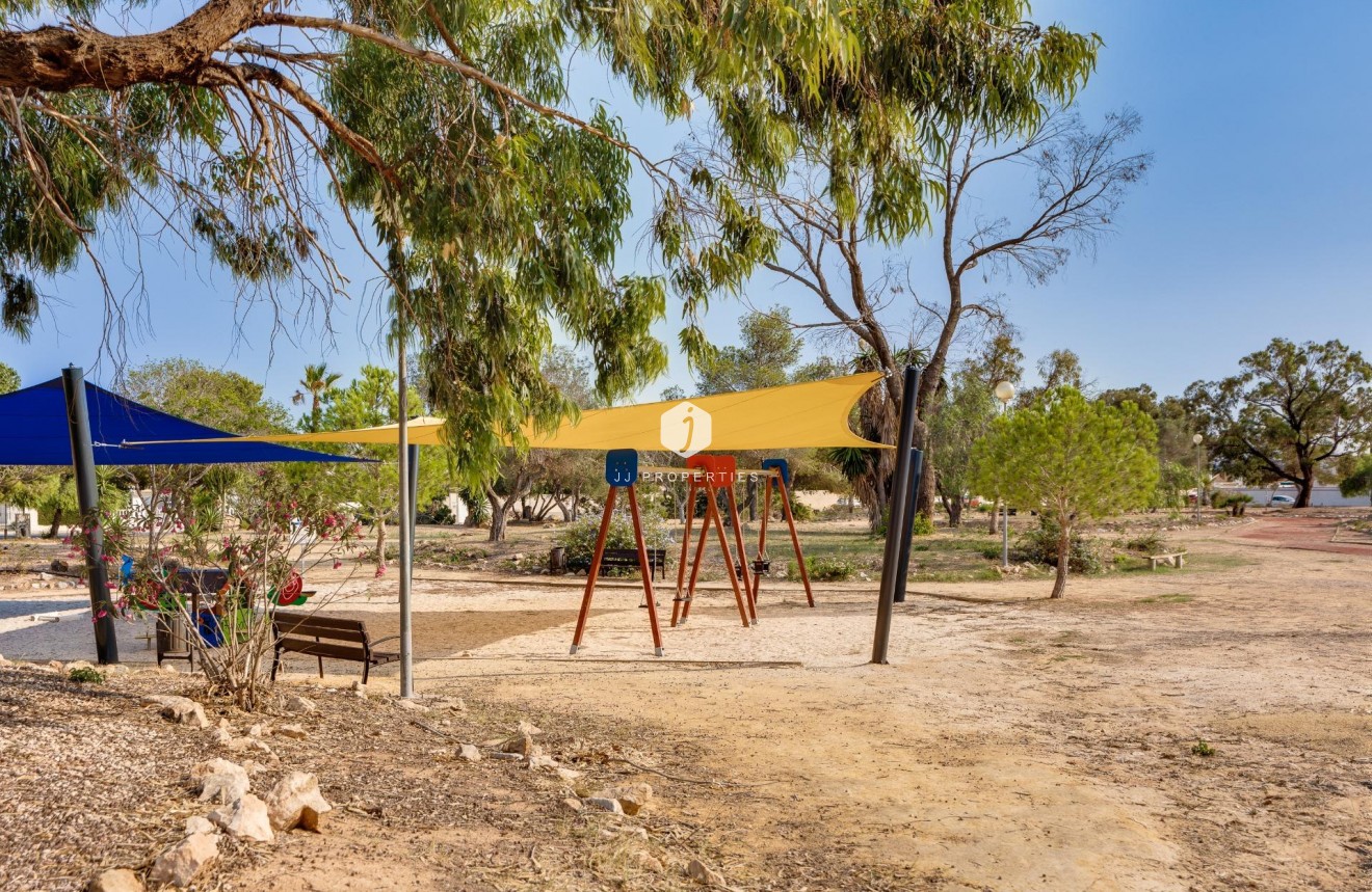 Z drugiej ręki - Szalet -
Torrevieja - La Siesta - El Salado - Torreta