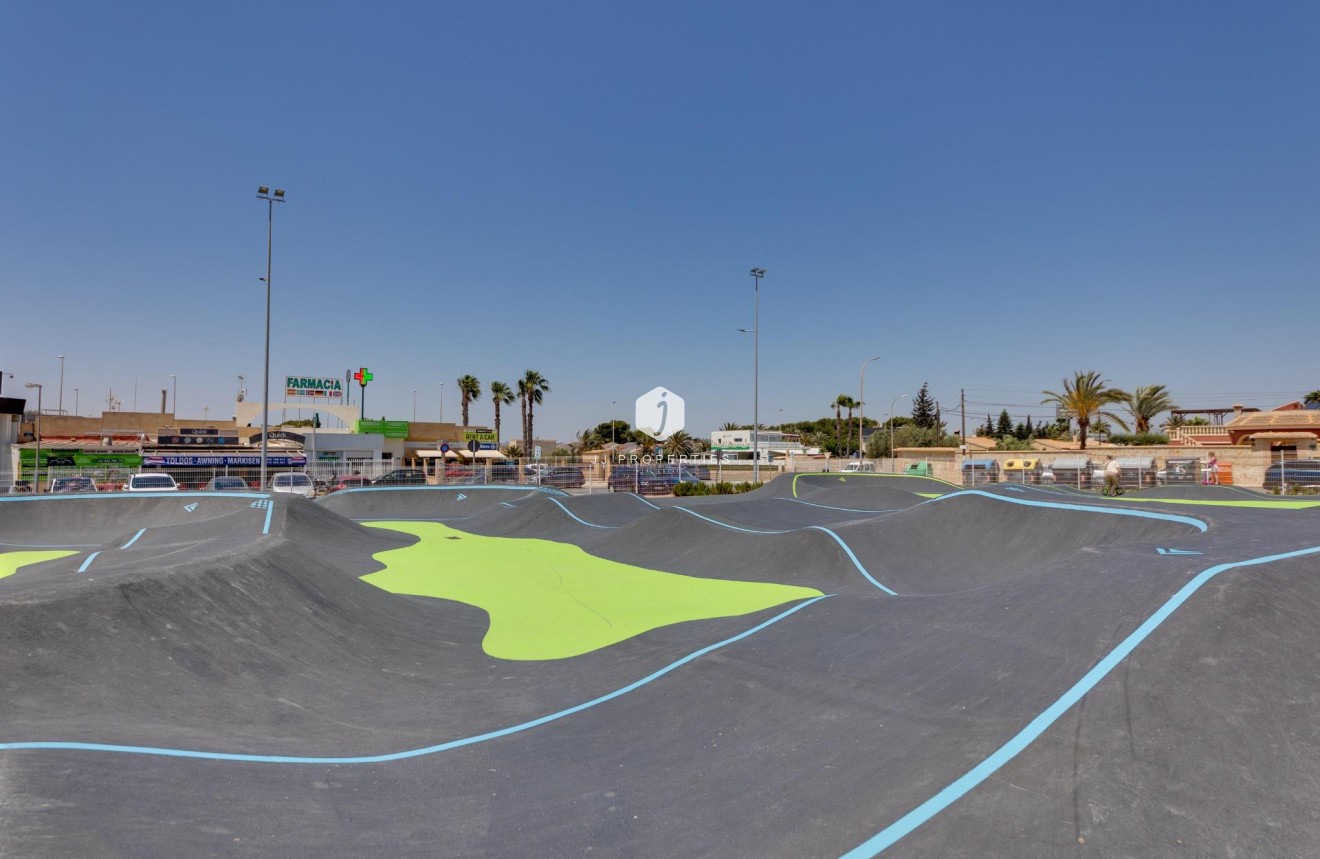 Z drugiej ręki - Szalet -
Torrevieja - La Siesta - El Salado - Torreta