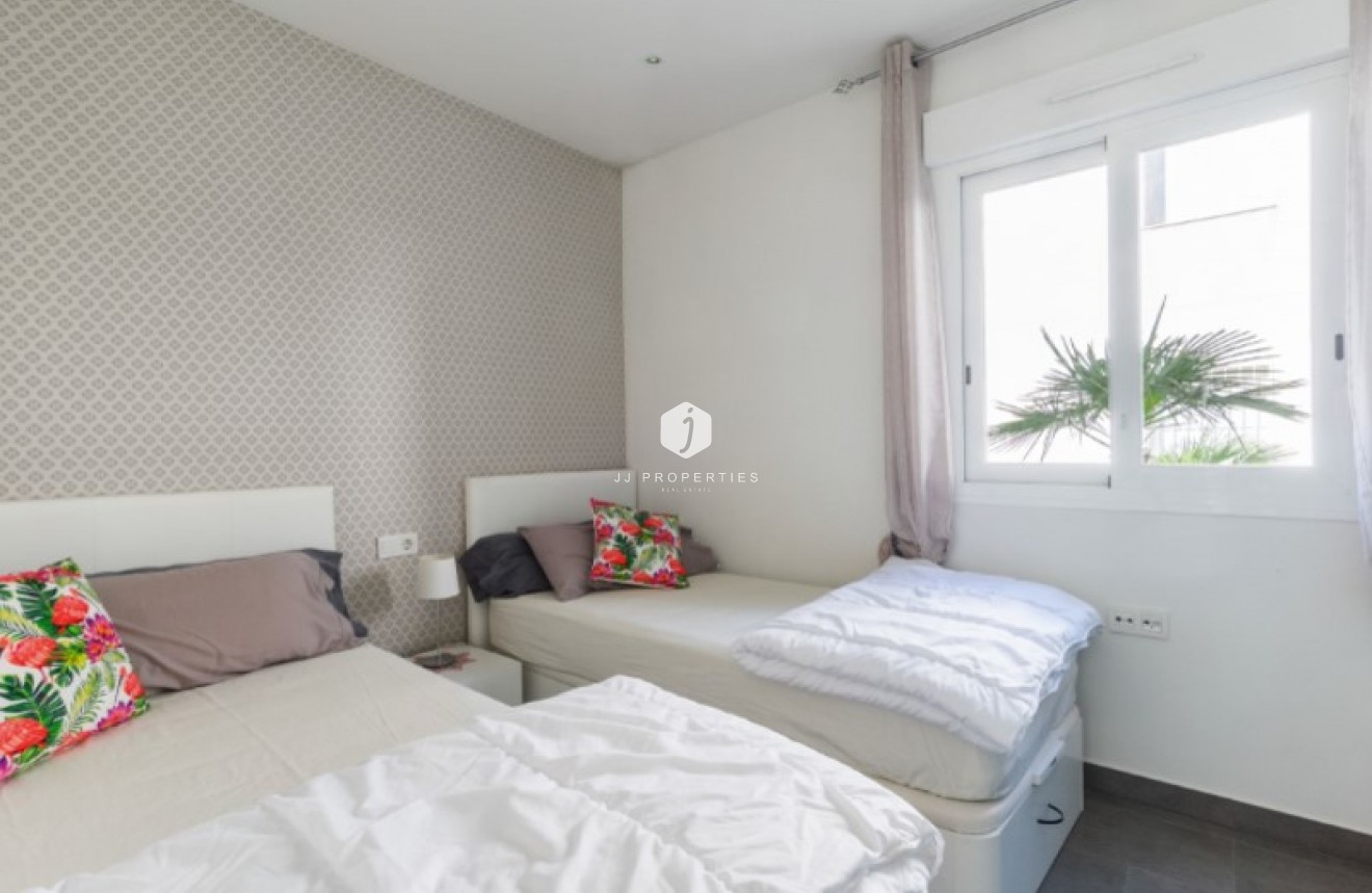 Resale - Apartment / flat -
Torrevieja - Costa Blanca