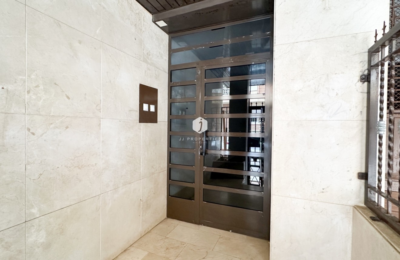 Resale - Apartment / flat -
Torrevieja - Costa Blanca