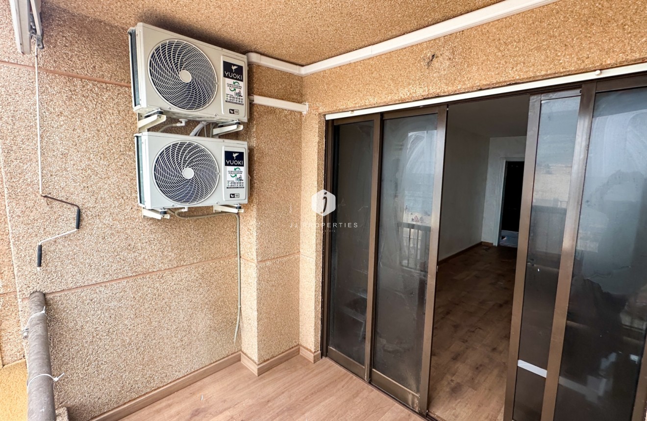 Resale - Apartment / flat -
Torrevieja - Costa Blanca