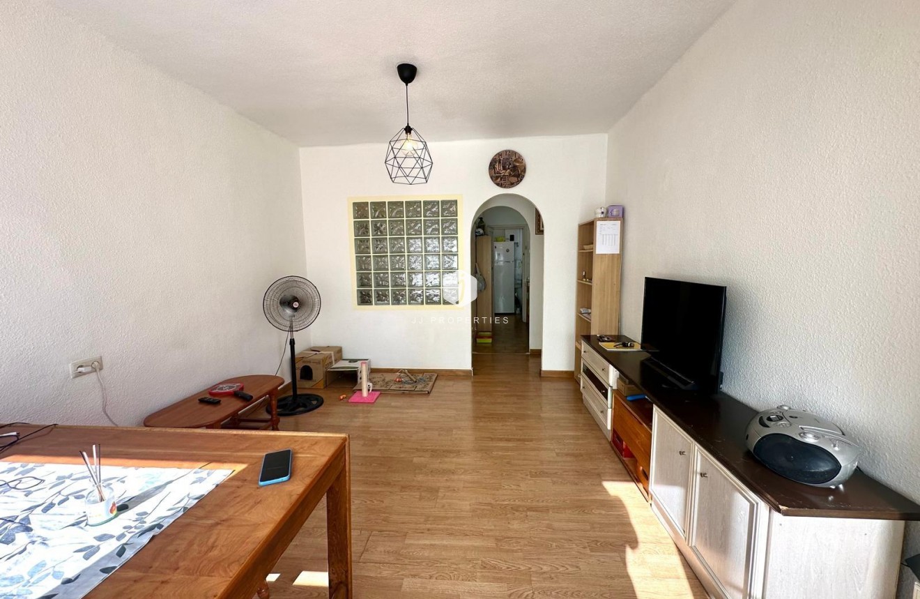 Aus zweiter Hand - Wohnung -
Torrevieja - Estacion de autobuses