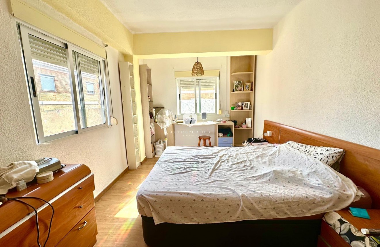 Aus zweiter Hand - Wohnung -
Torrevieja - Estacion de autobuses