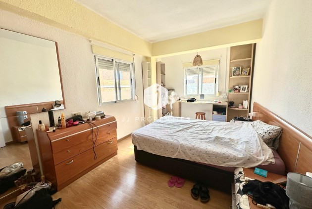 Aus zweiter Hand - Wohnung -
Torrevieja - Estacion de autobuses