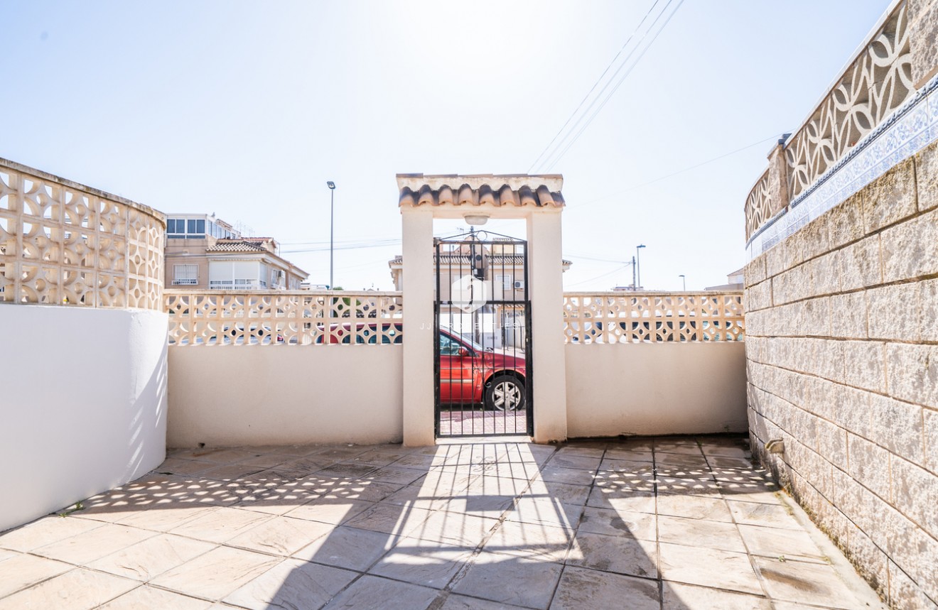 Resale - Apartment / flat -
La Mata - Costa Blanca