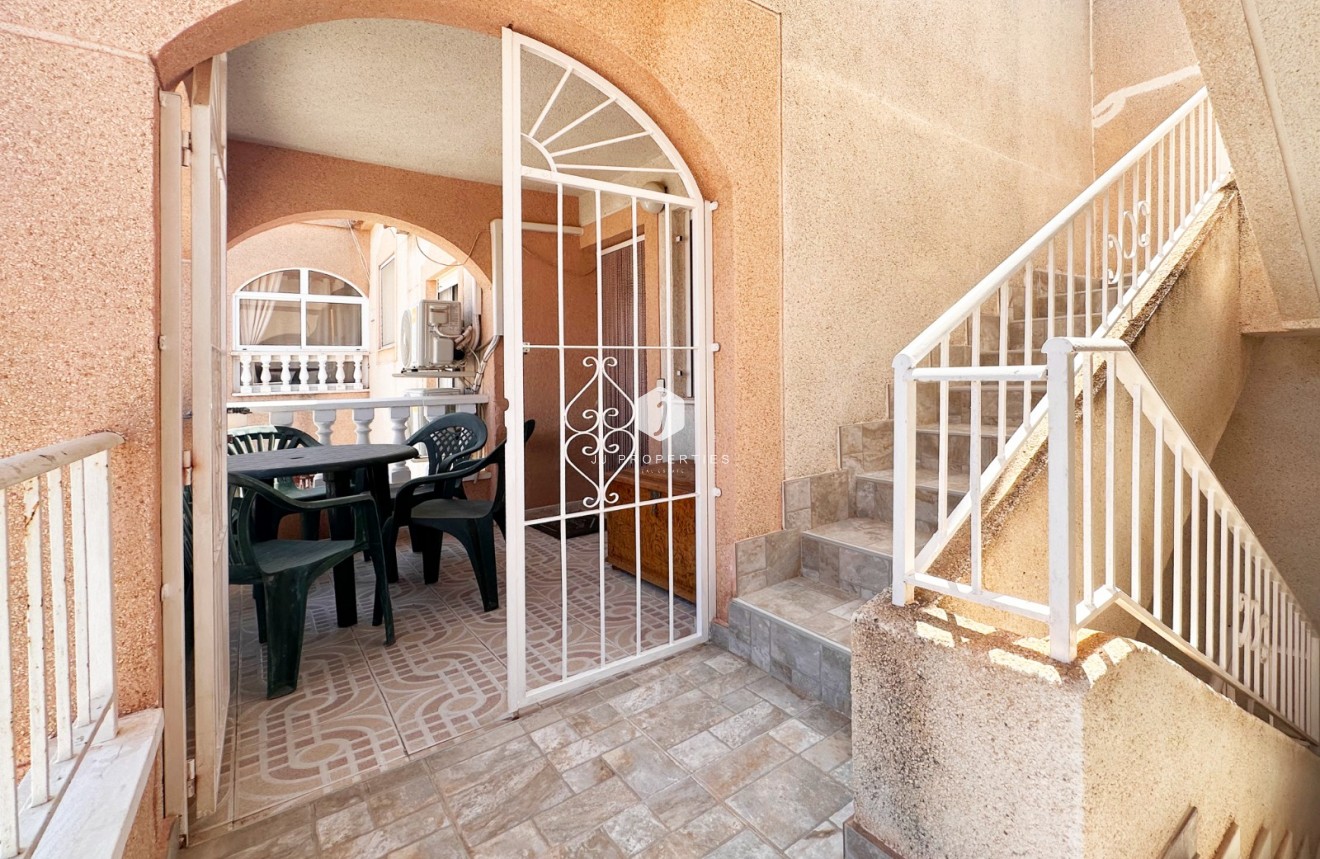 Resale - Bungalow -
Torrevieja - Costa Blanca