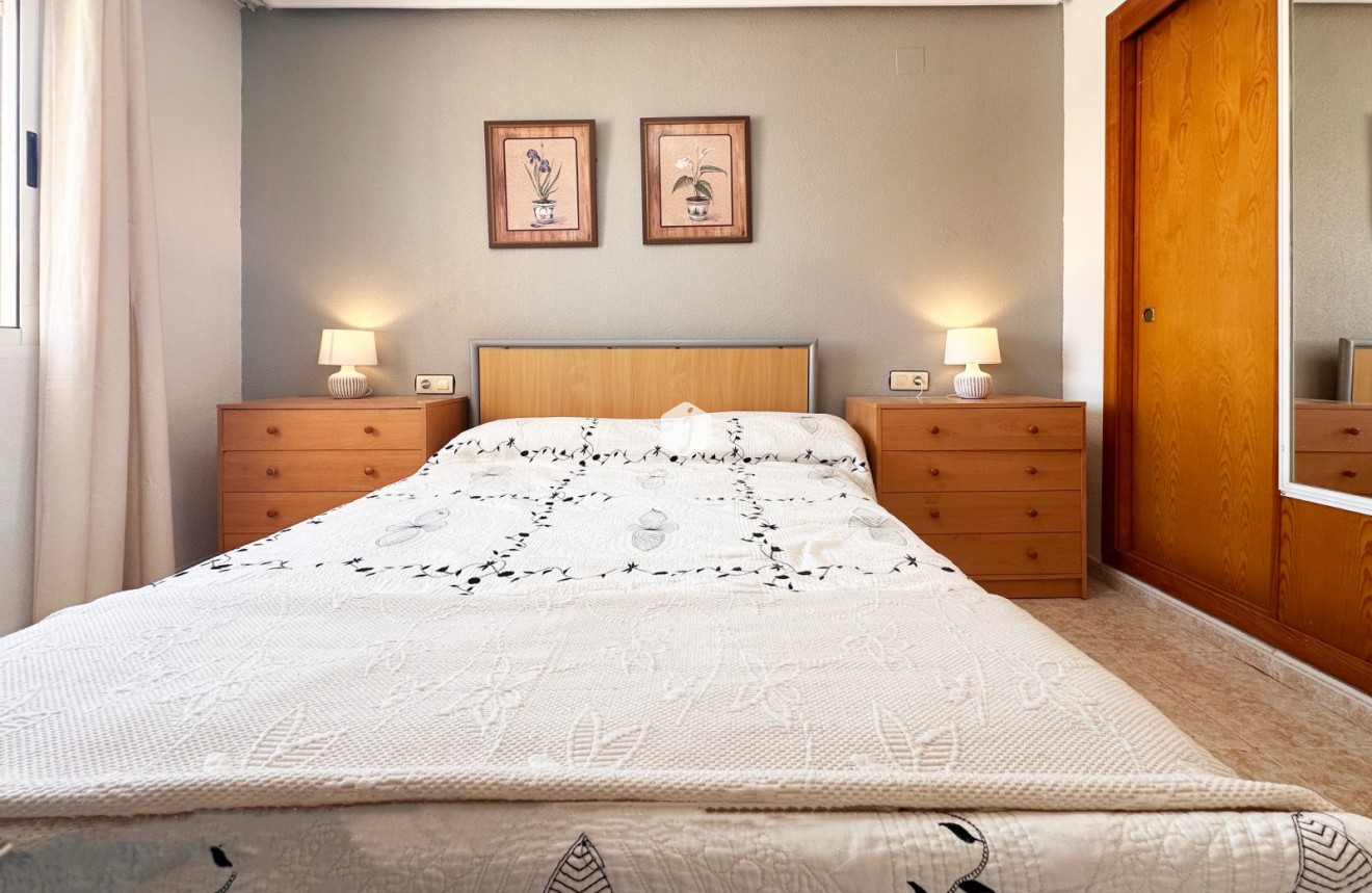 Resale - Bungalow -
Torrevieja - Costa Blanca
