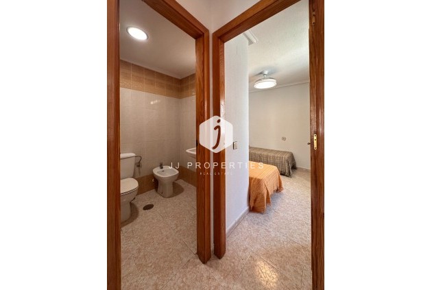 Resale - Bungalow -
Torrevieja - Costa Blanca