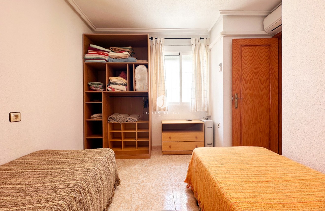 Resale - Bungalow -
Torrevieja - Costa Blanca
