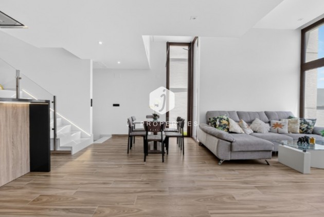 Resale - Villa -
Torrevieja - Costa Blanca