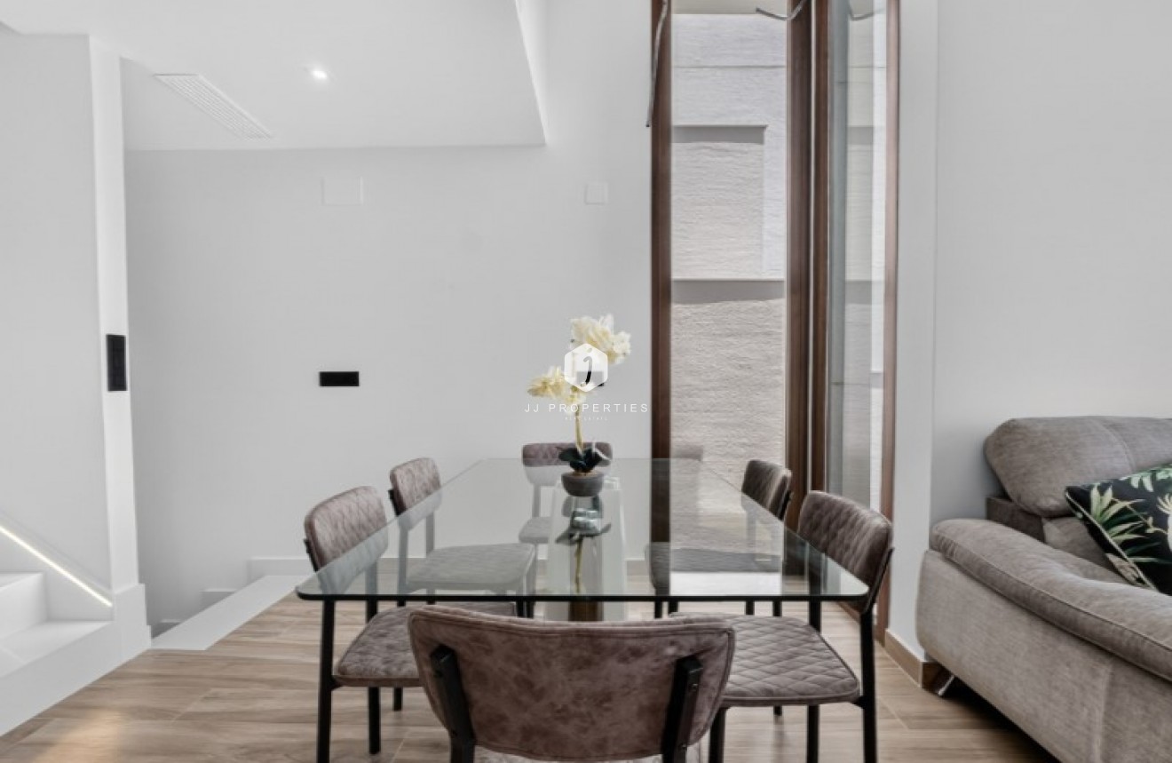 Resale - Villa -
Torrevieja - Costa Blanca