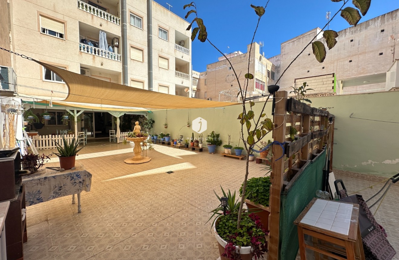Z drugiej ręki - Mieszkanie w bloku -
Torrevieja - Costa Blanca