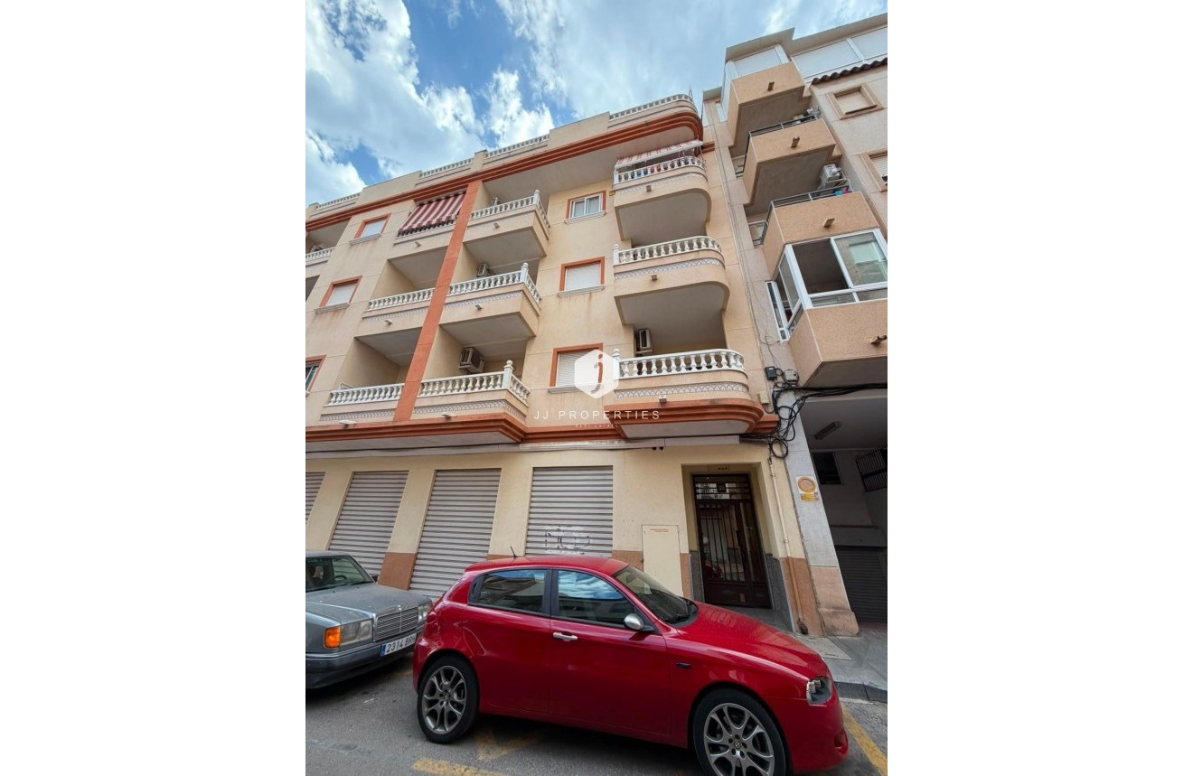Aus zweiter Hand - Wohnung -
Torrevieja - Estacion de autobuses