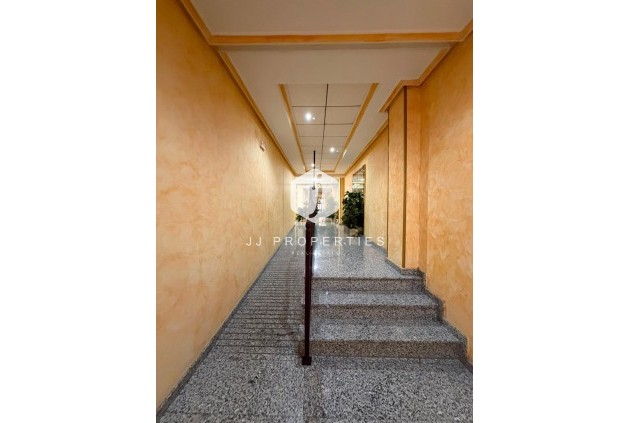 Aus zweiter Hand - Wohnung -
Torrevieja - Estacion de autobuses