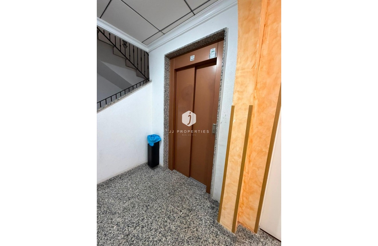 Aus zweiter Hand - Wohnung -
Torrevieja - Estacion de autobuses