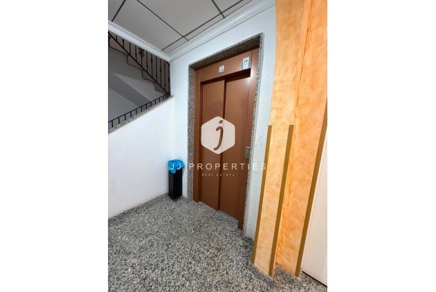 Aus zweiter Hand - Wohnung -
Torrevieja - Estacion de autobuses