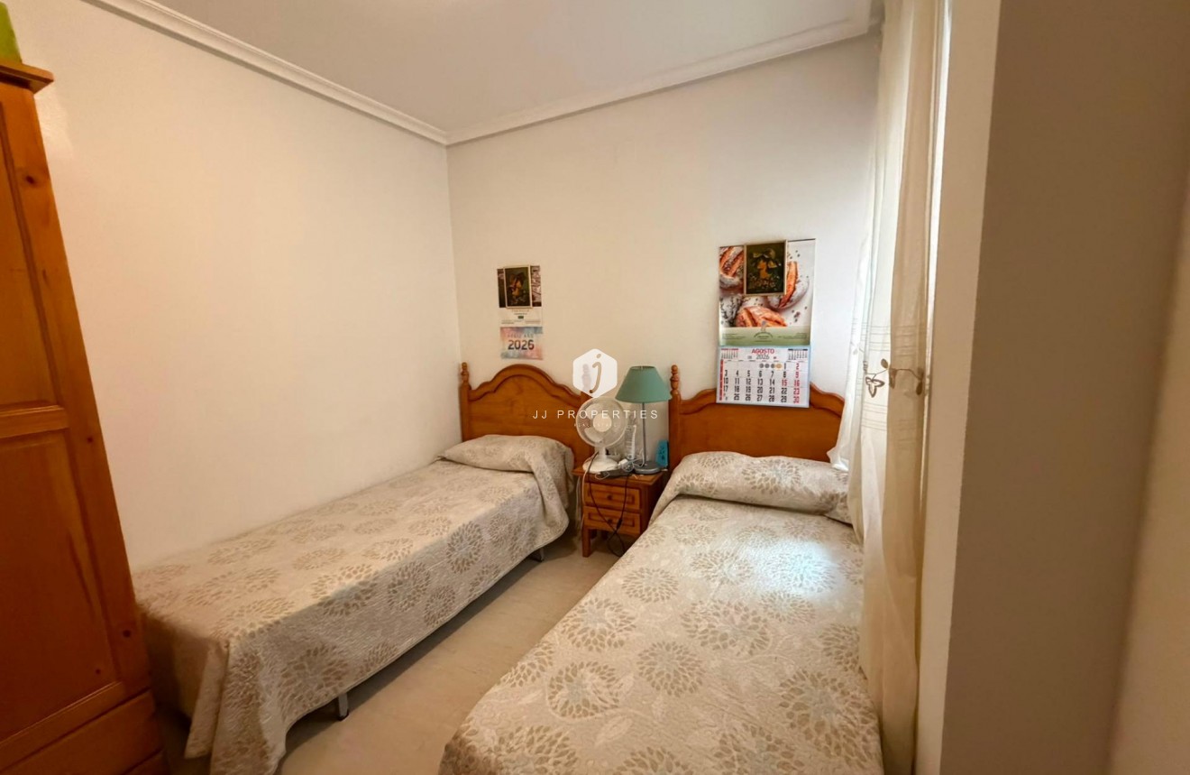 Aus zweiter Hand - Wohnung -
Torrevieja - Estacion de autobuses