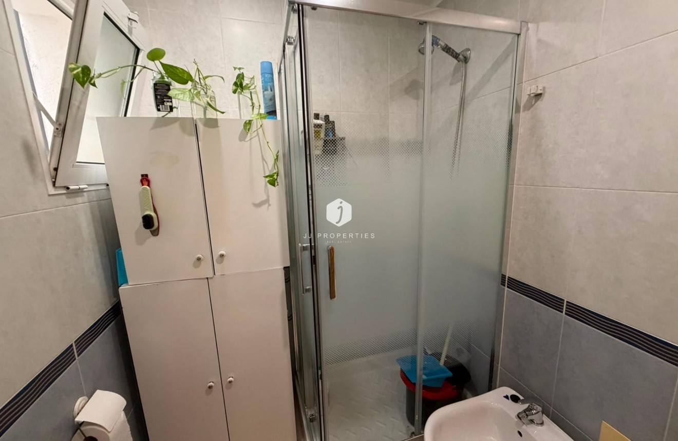 Aus zweiter Hand - Wohnung -
Torrevieja - Estacion de autobuses