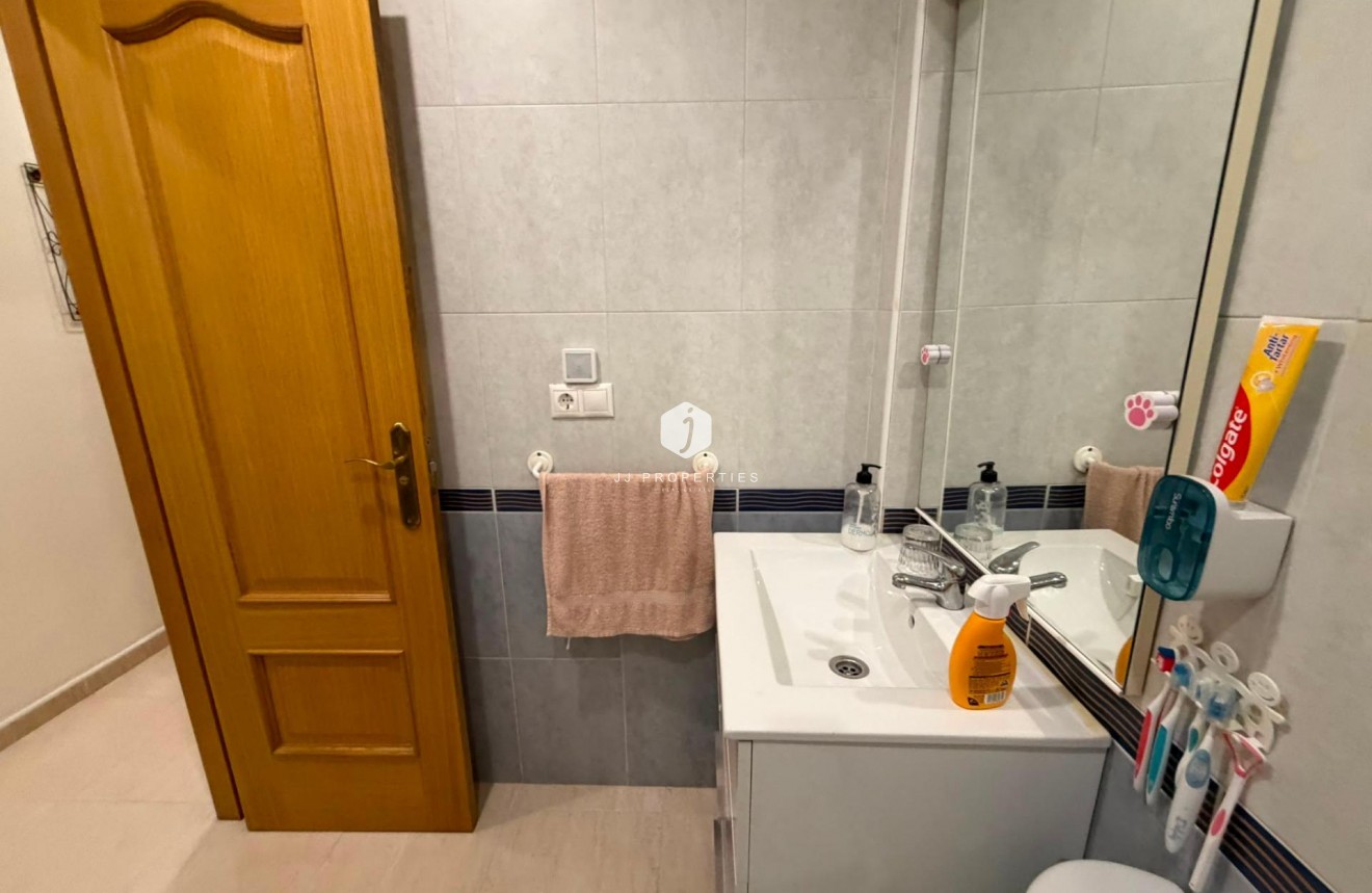 Aus zweiter Hand - Wohnung -
Torrevieja - Estacion de autobuses