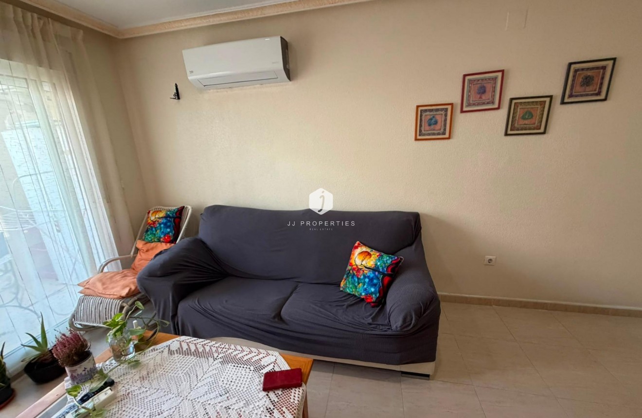 Aus zweiter Hand - Wohnung -
Torrevieja - Estacion de autobuses