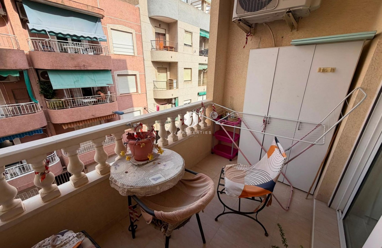 Aus zweiter Hand - Wohnung -
Torrevieja - Estacion de autobuses
