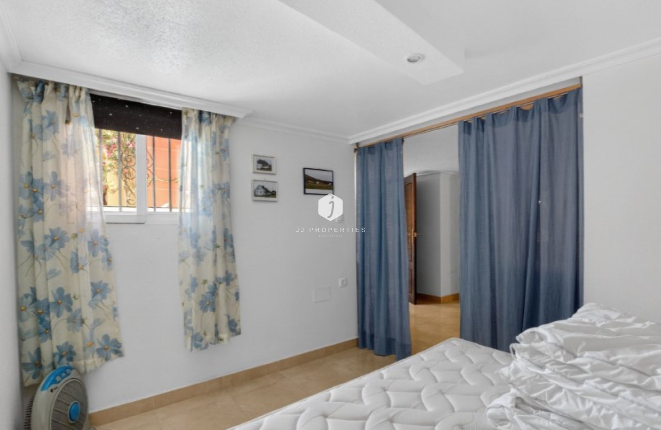 D'occasion - Chalet -
Torrevieja - Costa Blanca