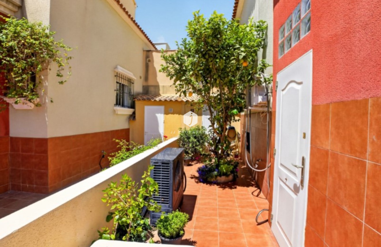 D'occasion - Chalet -
Torrevieja - Costa Blanca