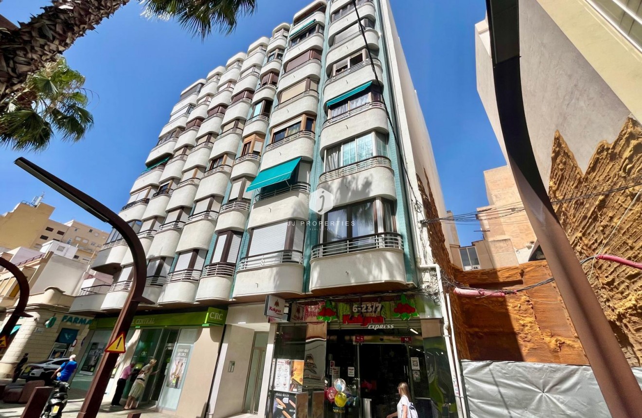 Aus zweiter Hand - Wohnung -
Torrevieja - Centro