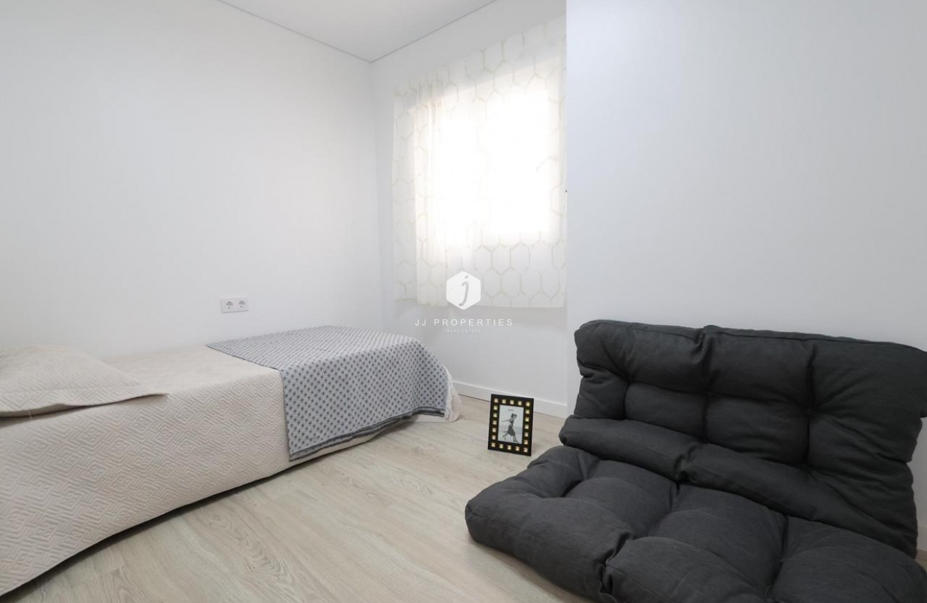 Z drugiej ręki - Mieszkanie w bloku -
Torrevieja - Costa Blanca