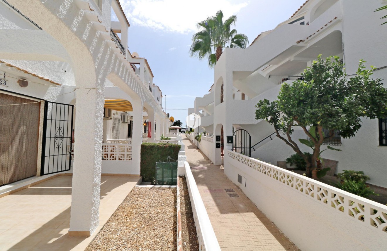D'occasion - Bungalow -
Torrevieja - El Acequión - Los Náufragos