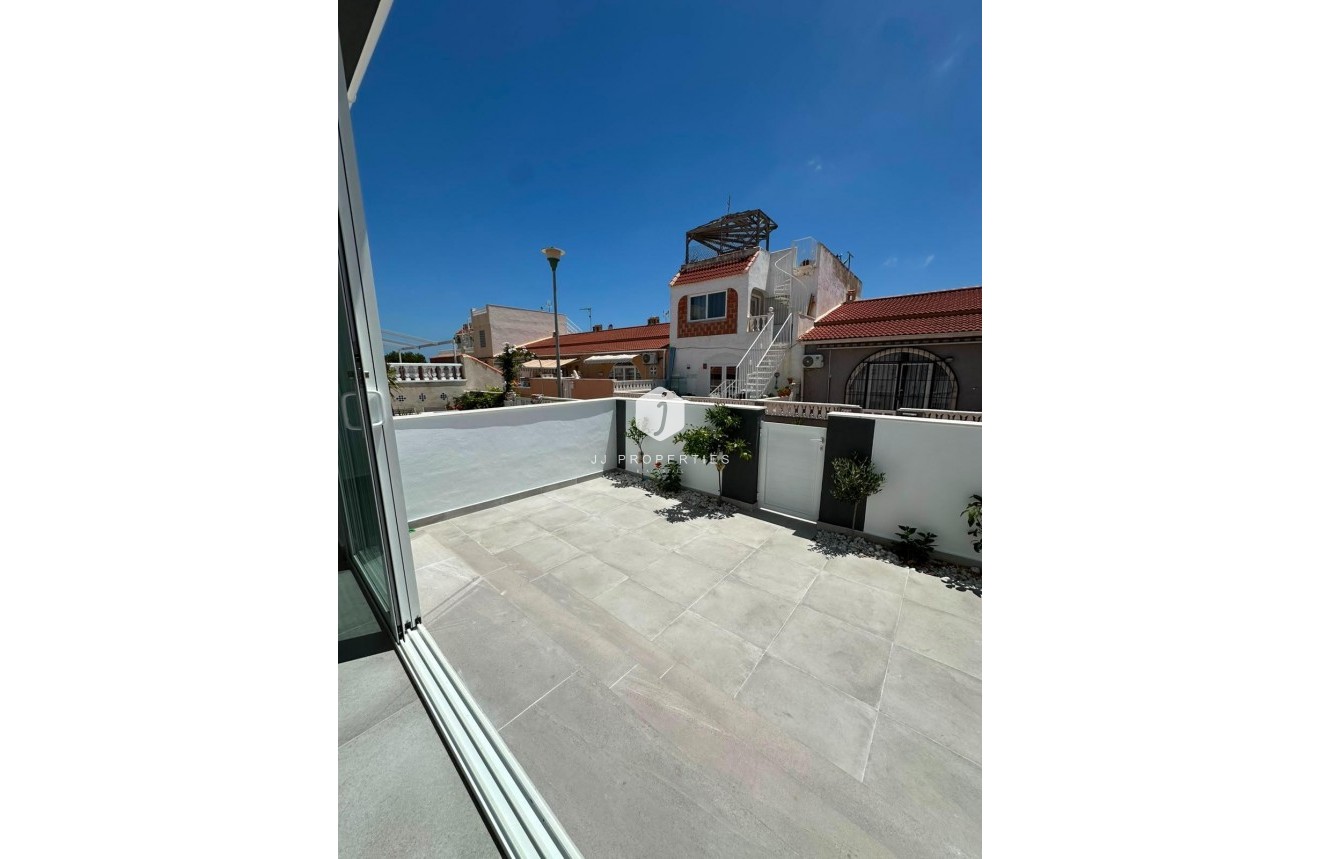 Resale - Bungalow -
Torrevieja - La Siesta - El Salado - Torreta
