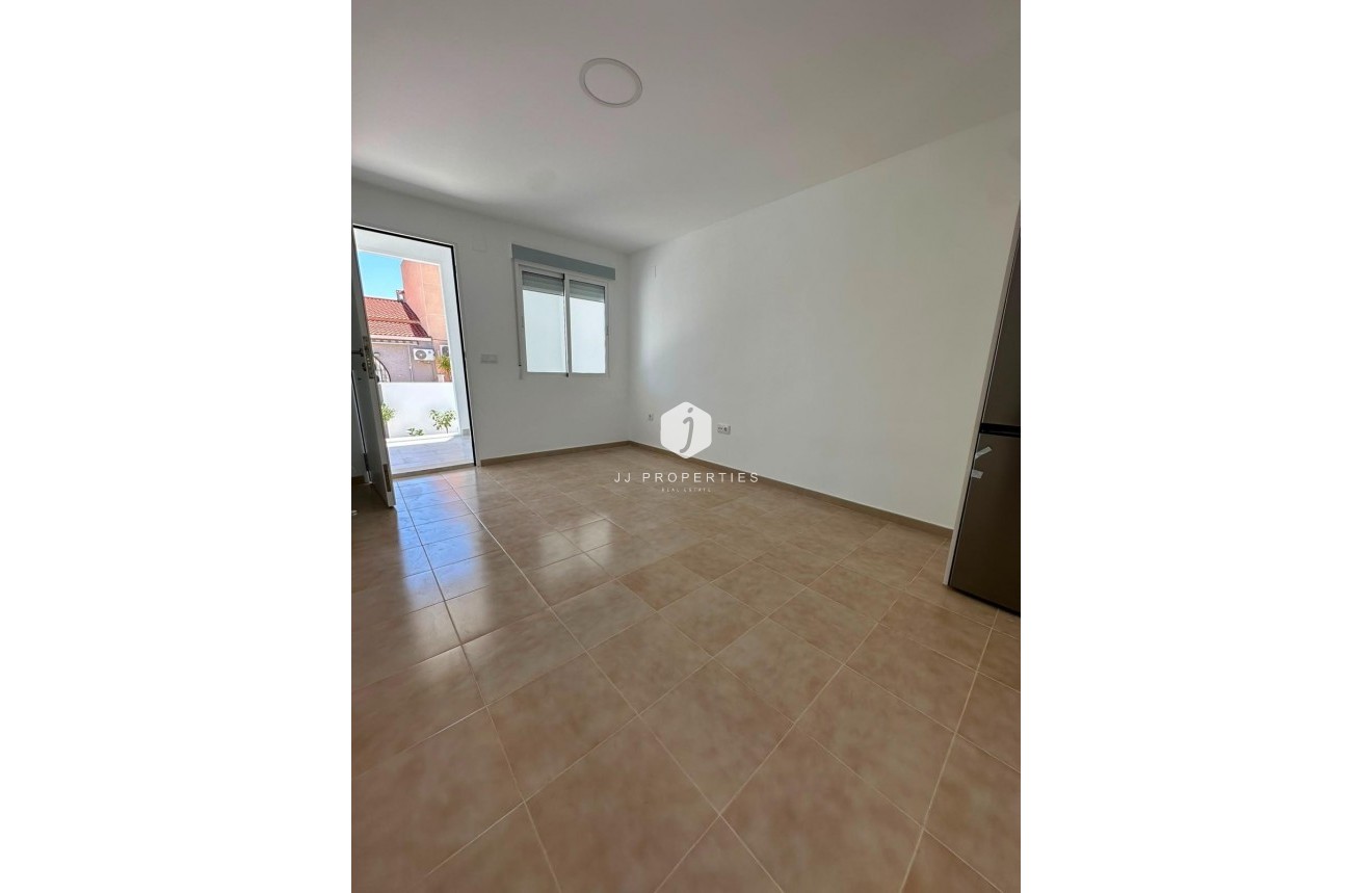 Resale - Bungalow -
Torrevieja - La Siesta - El Salado - Torreta
