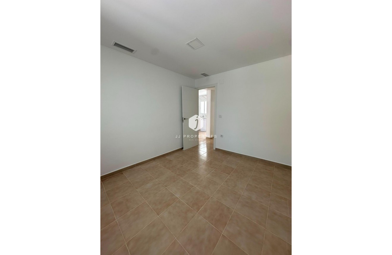 Resale - Bungalow -
Torrevieja - La Siesta - El Salado - Torreta