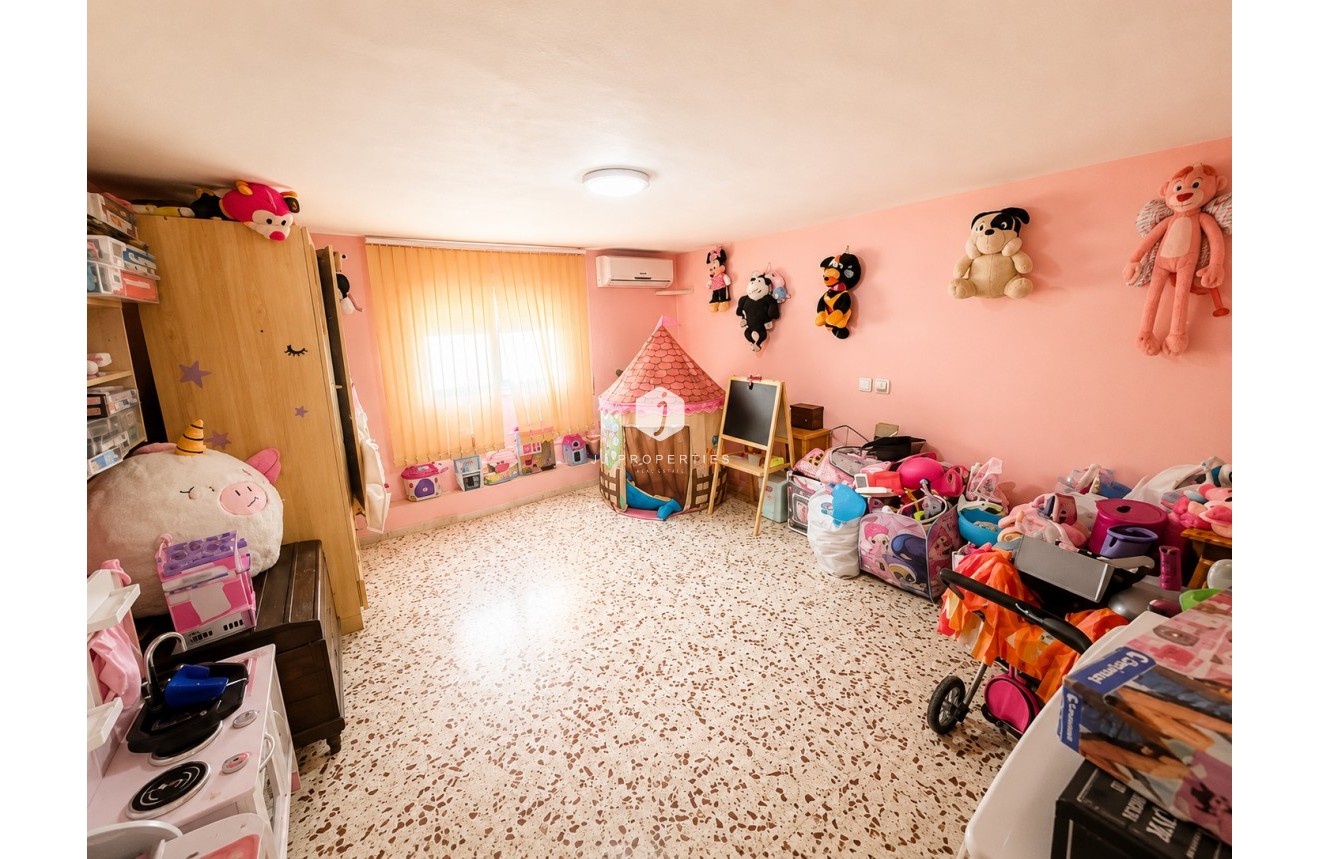D'occasion - Villa -
Torrevieja - Costa Blanca