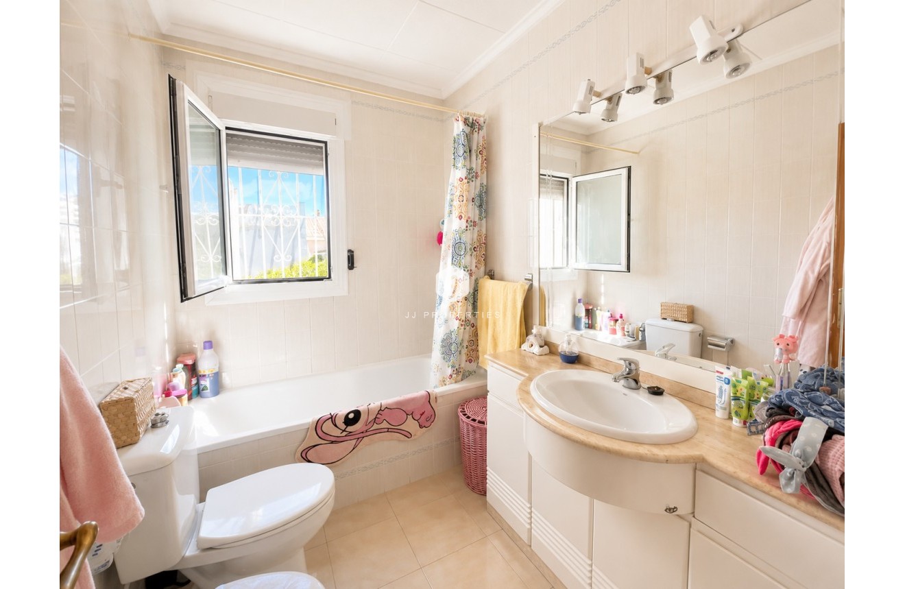D'occasion - Villa -
Torrevieja - Costa Blanca