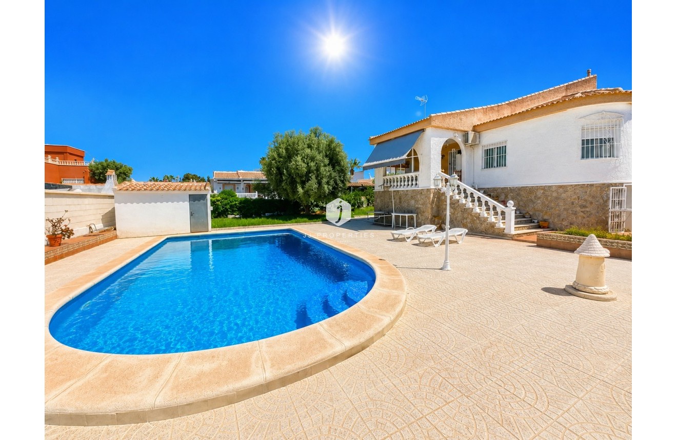 D'occasion - Villa -
Torrevieja - Costa Blanca