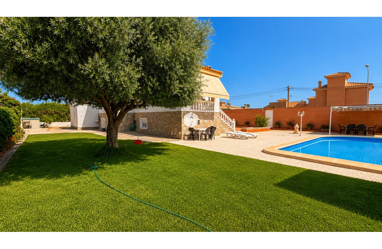 D'occasion - Villa -
Torrevieja - Costa Blanca
