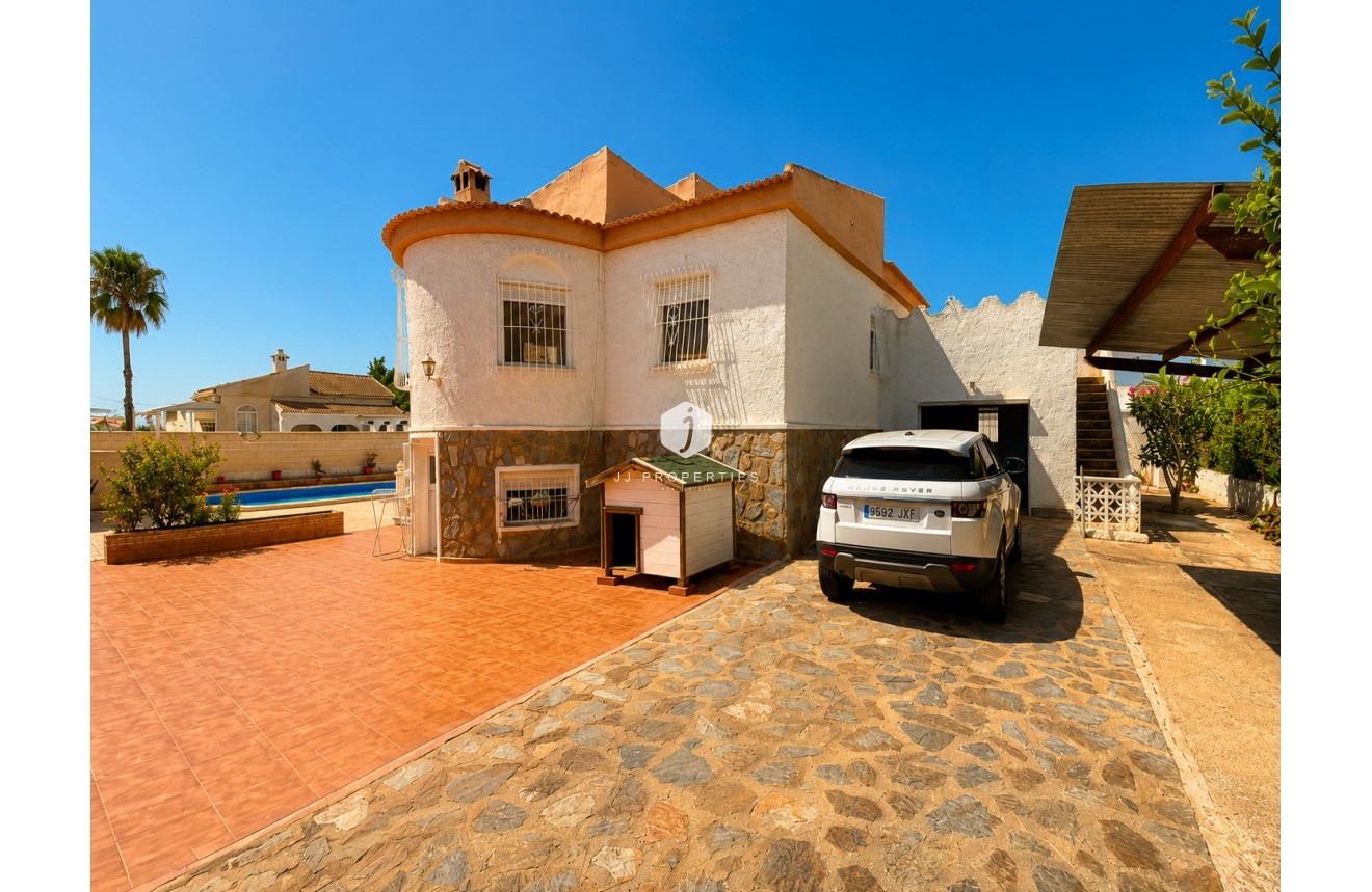 D'occasion - Villa -
Torrevieja - Costa Blanca