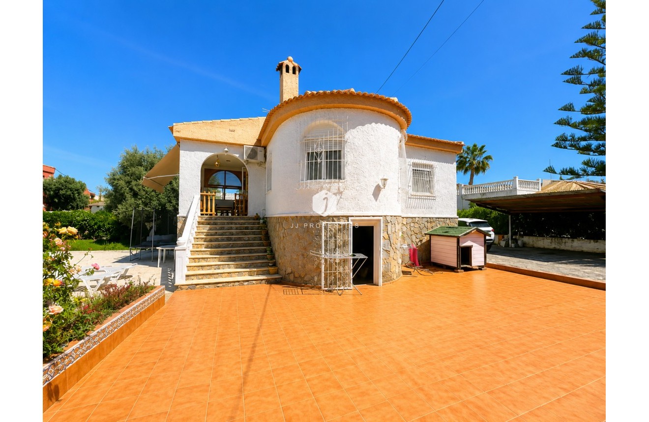 D'occasion - Villa -
Torrevieja - Costa Blanca