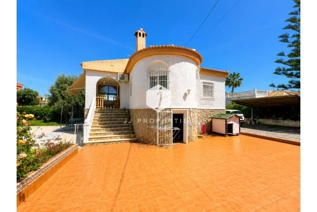 D'occasion - Villa -
Torrevieja - Costa Blanca
