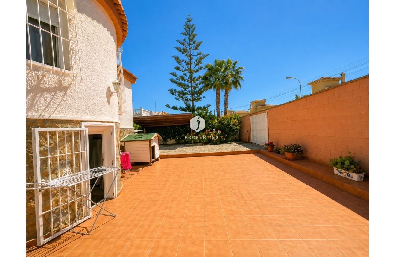 D'occasion - Villa -
Torrevieja - Costa Blanca