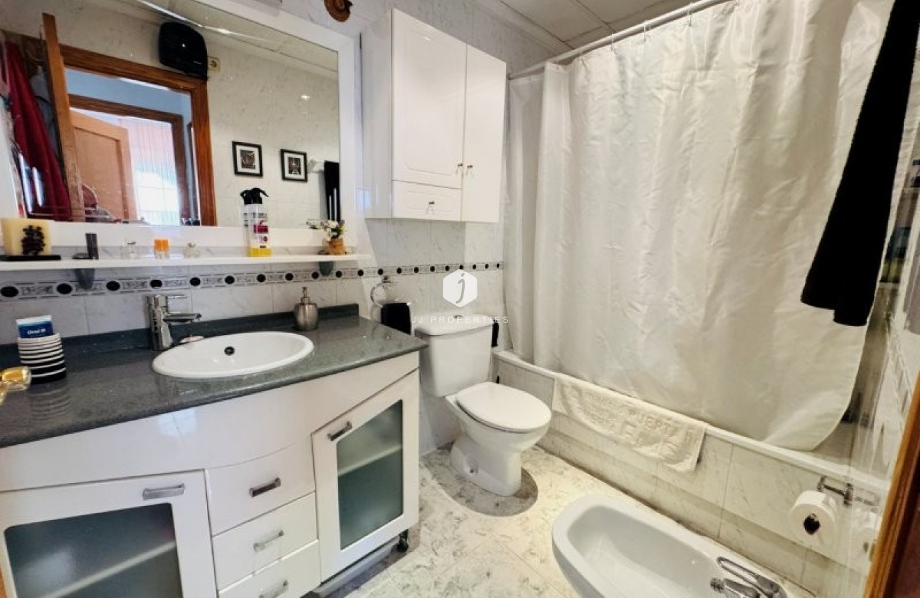 Resale - Apartment / flat -
La Mata - Costa Blanca