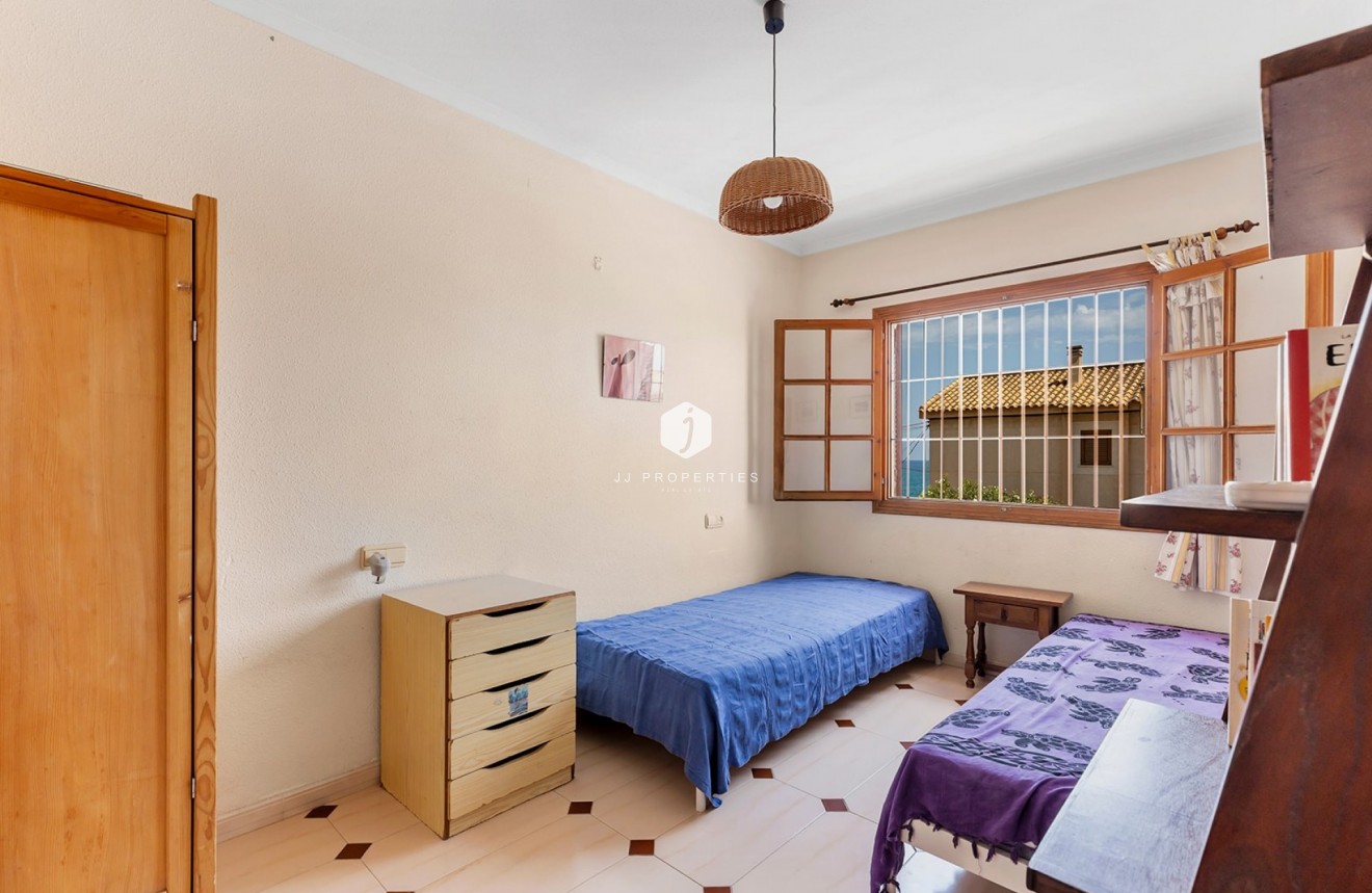 Resale - Chalet -
La Mata - Costa Blanca