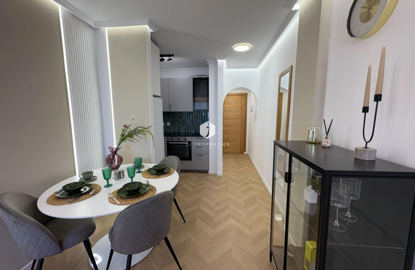 Aus zweiter Hand - Wohnung -
Torrevieja - Playa del Cura