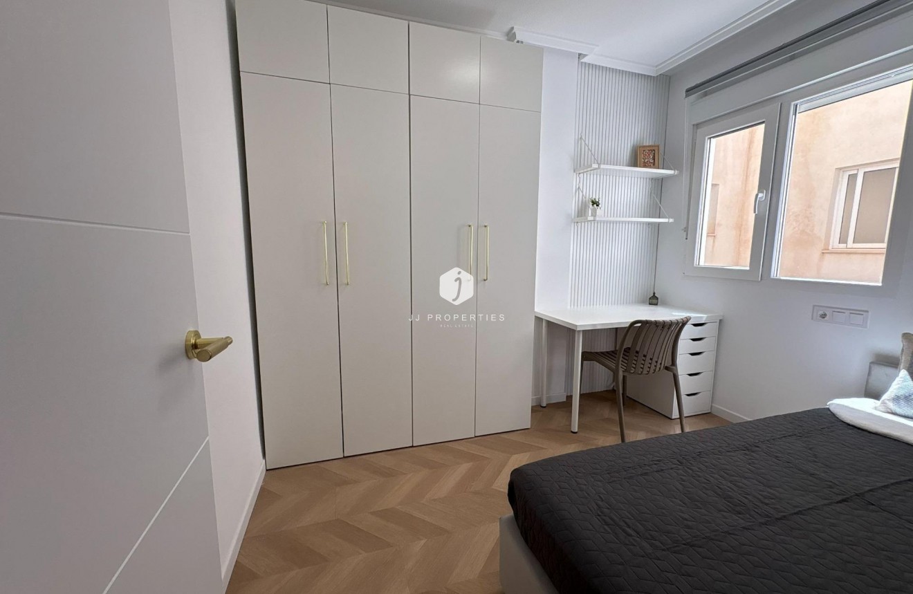 Aus zweiter Hand - Wohnung -
Torrevieja - Playa del Cura