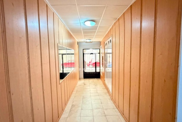 Z drugiej ręki - Mieszkanie w bloku -
Torrevieja