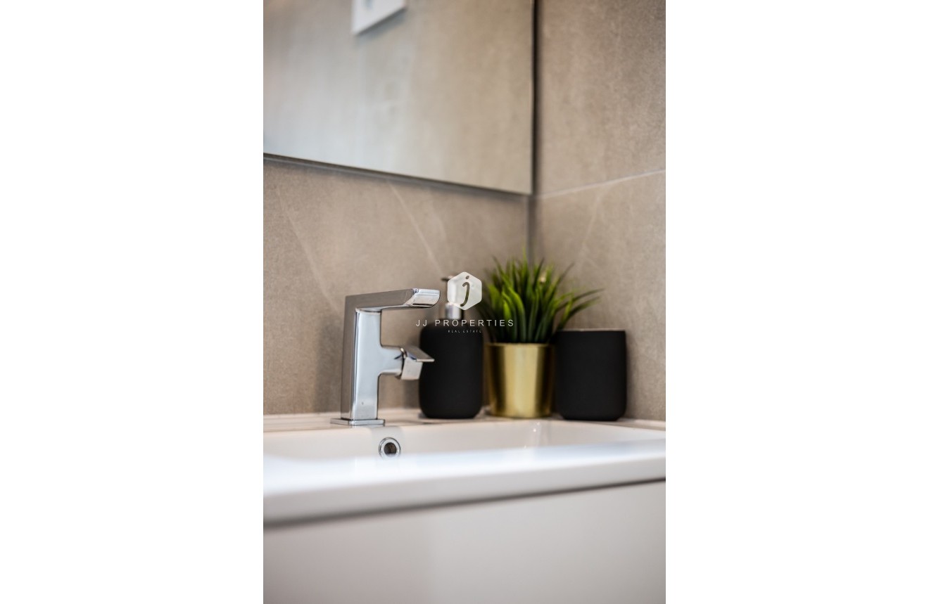D'occasion - Appartement -
Torrevieja - Costa Blanca