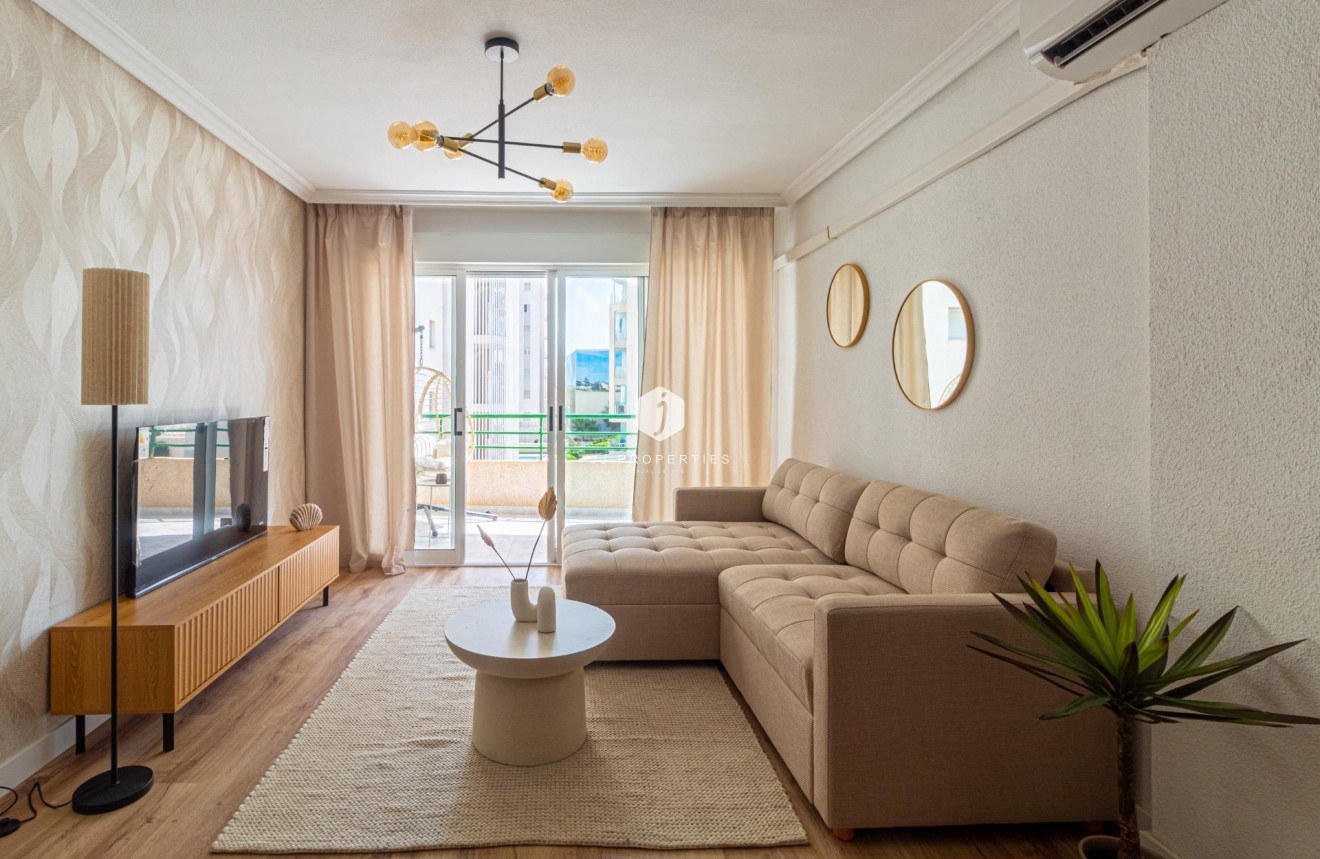 Tweedehands - Appartement / flat -
Torrevieja - La Mata Pueblo