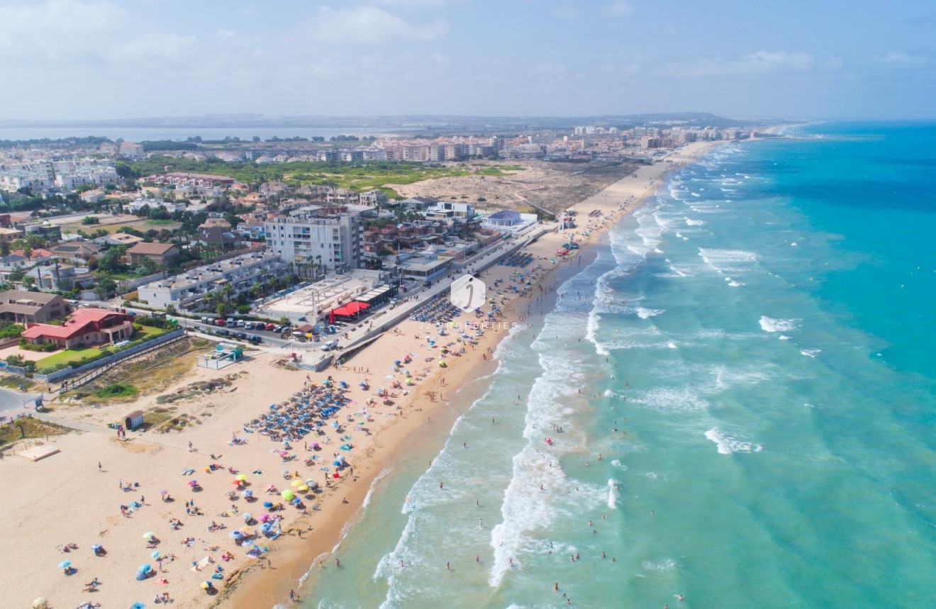 Tweedehands - Appartement / flat -
Torrevieja - La Mata Pueblo